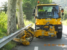  machine pour désherber mécaniquement les bordures  - JPEG - 73.9 ko